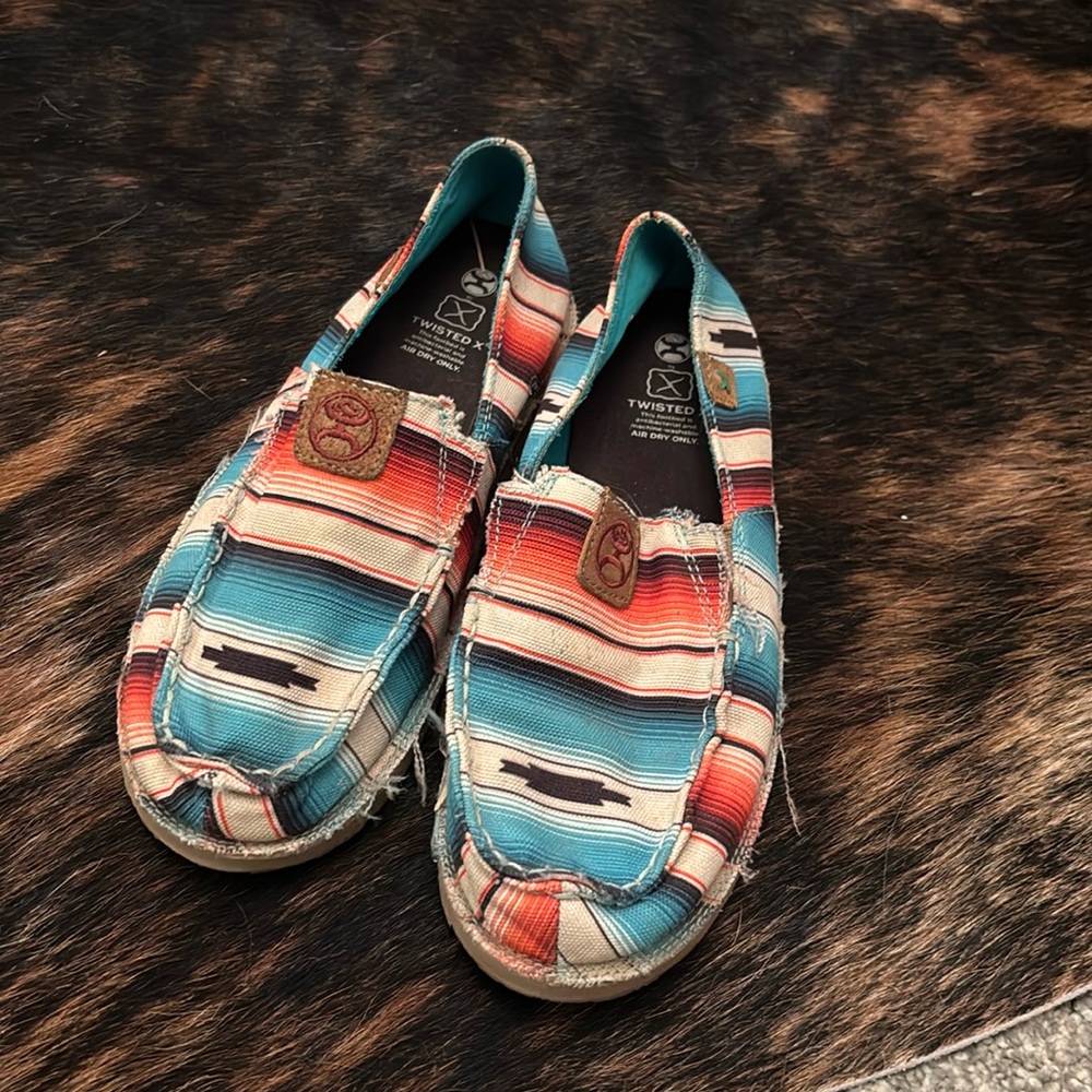 Hooey by Twisted X multi colored flats.